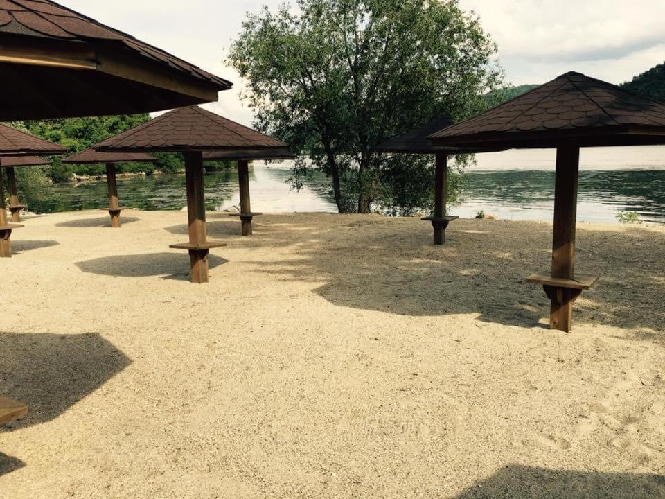 Pensiunea Deian-Clisura Dunarii Moldova Noua Exterior photo
