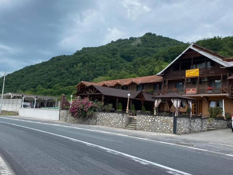 Pensiunea Deian-Clisura Dunarii Moldova Noua Exterior photo